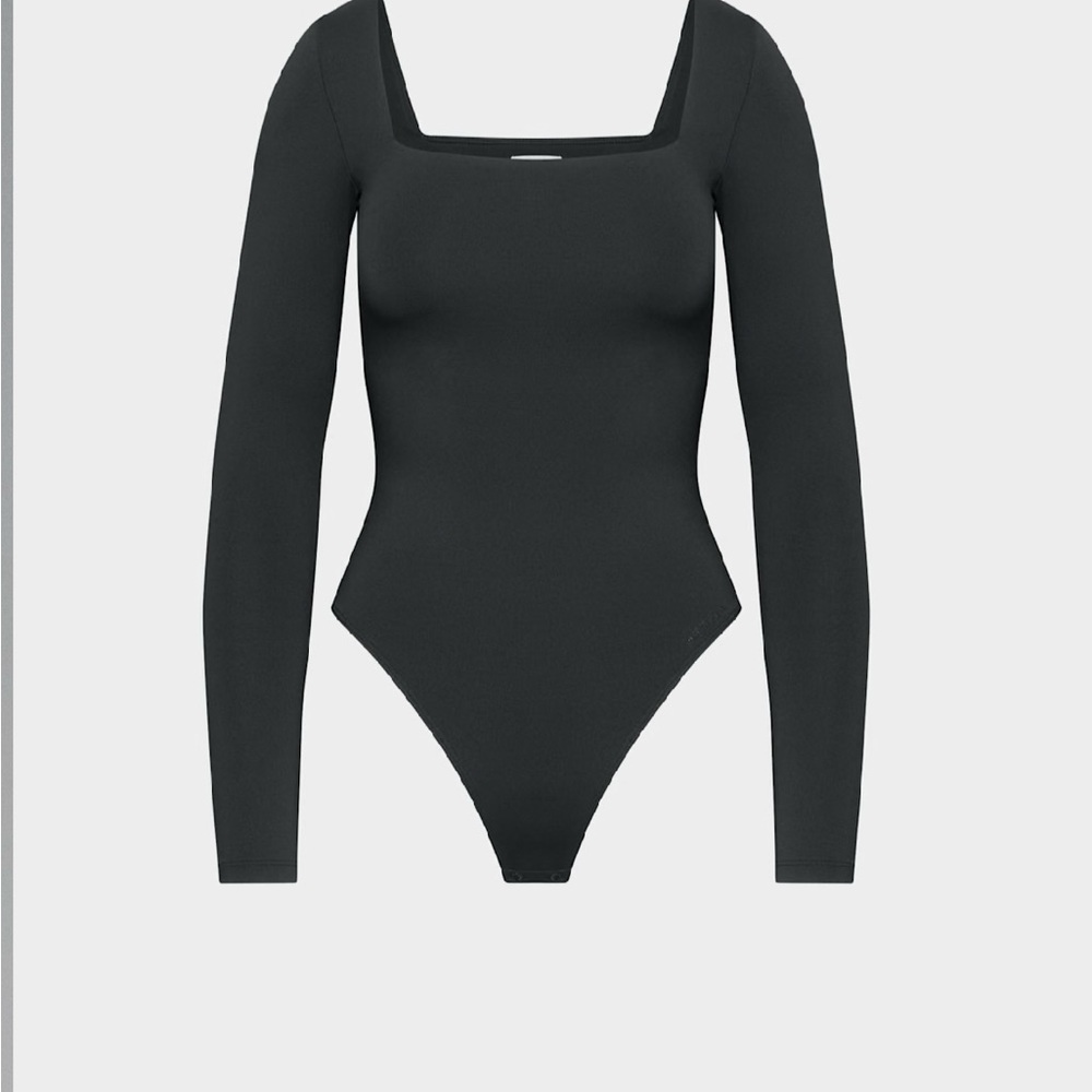 Aritzia Babaton Long Sleeve Bodysuit Square Neck